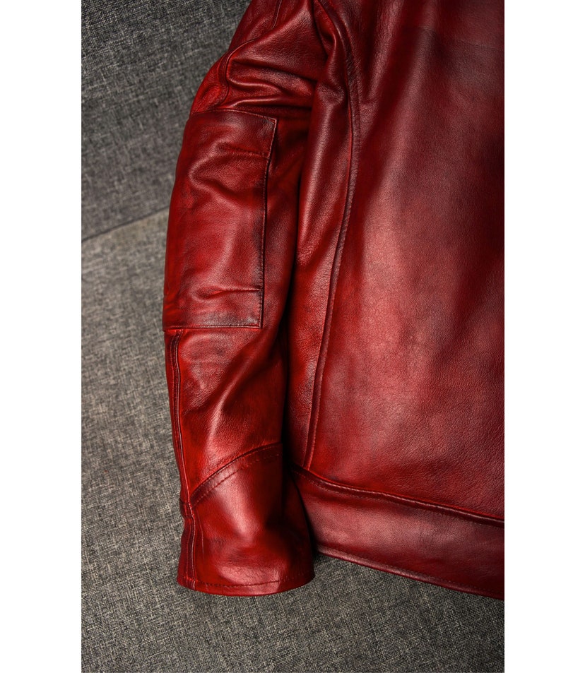 Herren handgefertigte Lederjacke im Vintage-Stil aus bordeauxrotem Leder